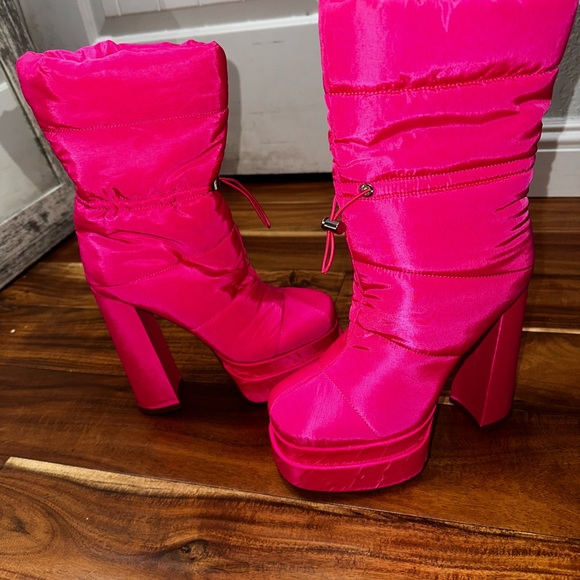 Puffy hot pink platform boots 7 - Picture 2 of 10